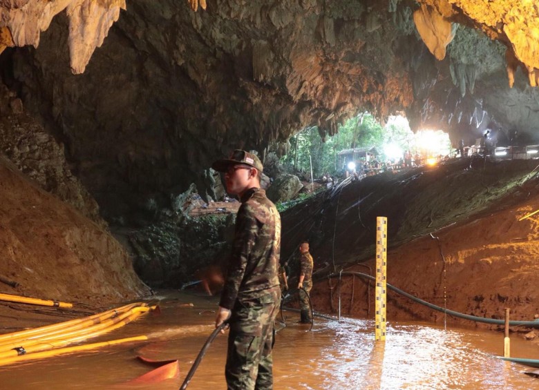 Se suspende rescate en cueva en Tailandia, 4 niños ya salieron