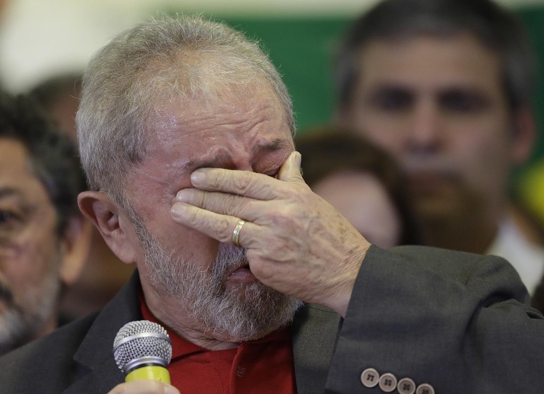 La Fiscalía presentó el miércoles cargos por corrupción y lavado de dinero contra Lula por supuestos favores de una de las empresas condenadas en la investigación de la trama de Petrobras. FOTO AP