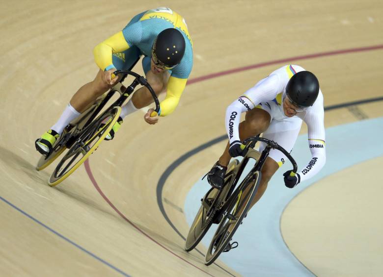 En su primer enfrentamiento fue superado por el australiano Mattew Glaetzer pero ganó en el repechaje. FOTO Reuters
