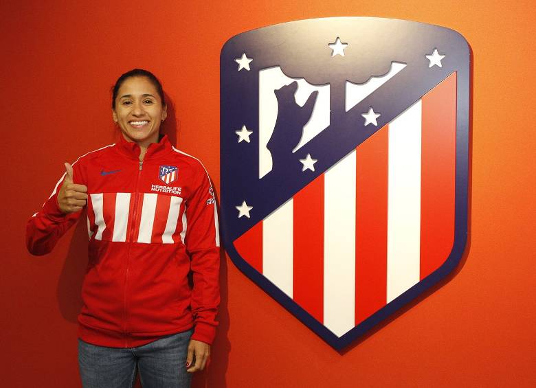 La lateral colombiana, Carolina Arias, utilizará la casaca 3 en el Atlético de Madrid. FOTO TWITTER DEL A.M.F