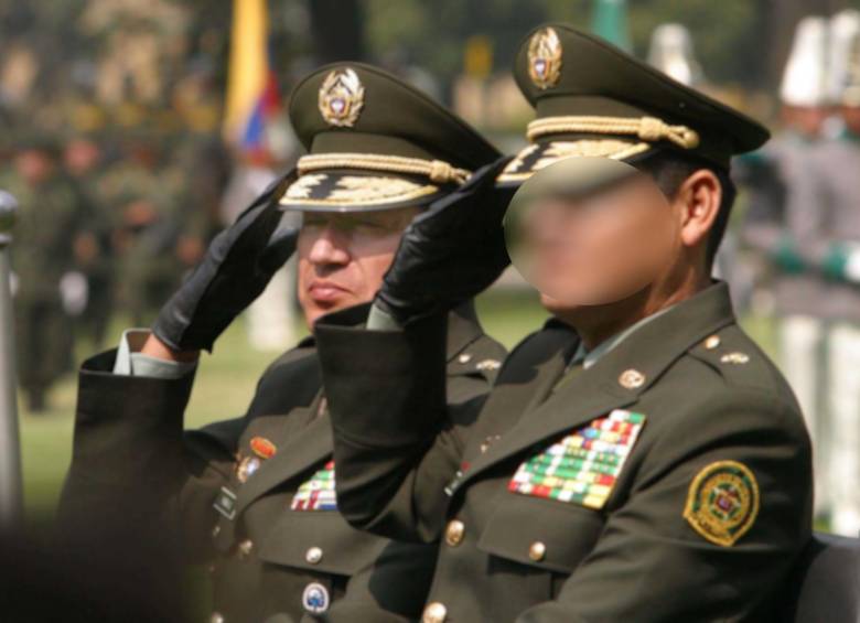 A la izquierda, el general retirado Guillermo Julio Chávez. FOTO: COLPRENSA
