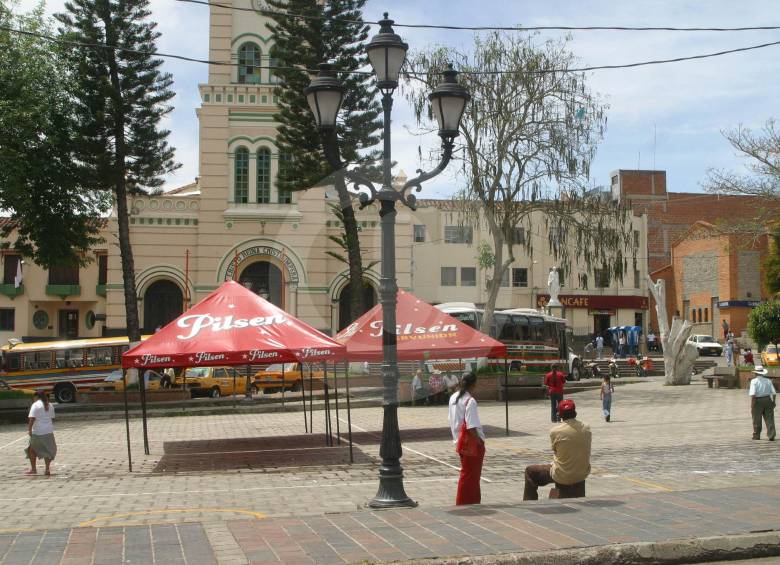 Parque principal del municipio de Santa Bárbara. FOTO ROBINSON SÁENZ