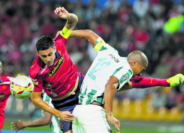 El duelo de capitanes lo perdió Diego Herner frente a Alexis Henríquez. FOTO Julio César Herrera 