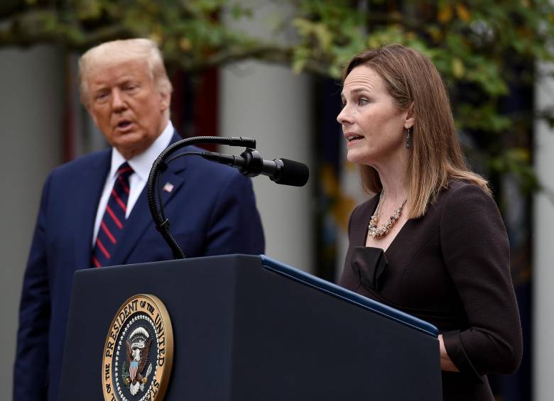 El evento de nominación de Amy Coney Barrett como jueza del Supremo, hecho en la Casa Blanca, despertó críticas tras conocerse que asistentes al mismo dieron positivo para covid-19. FOTO AFP