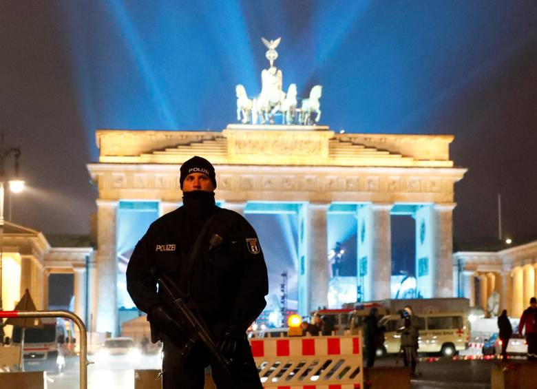Tras los atentados a un mercado en Berlín, la seguridad en Alemania se incrementó para el año nuevo. FOTO REUTERS