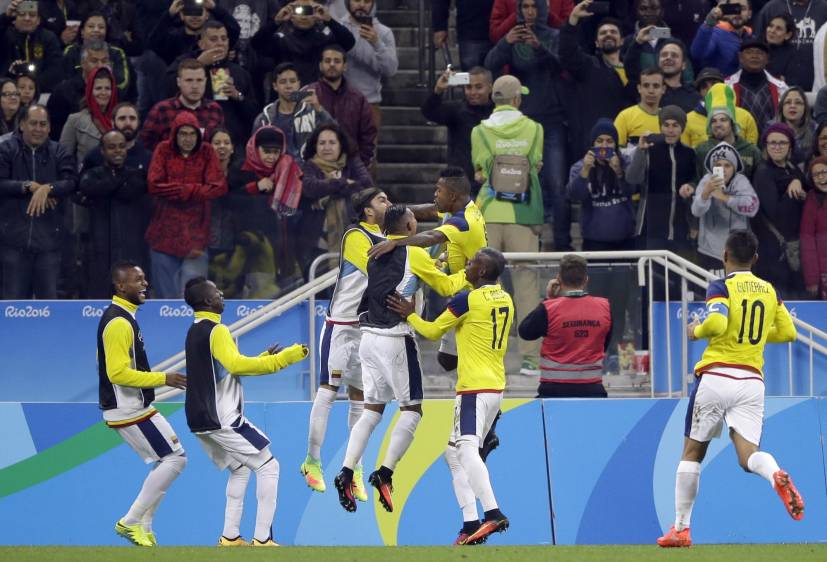 Colombia celebró su primera victoria en Río ante Nigeria; triunfo con el que además se clasificó a los cuartos de final de los Juegos Olímpicos. FOTO AP