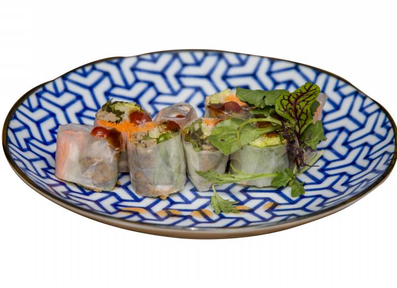 Rollitos vietnamitas de vegetales y camarón