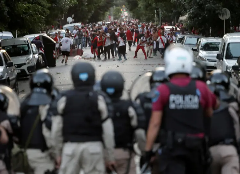 Independiente de que se juegue o no la final, River recibirá fuerte sanción por el comportamiento de los hinchas. FOTO Reuters