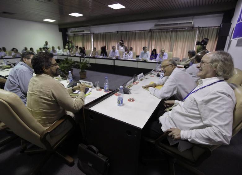 Las delegaciones se reunieron para hablar sobre el desescalamiento del conflicto, el cese el fuego, y los preparativos para los encuentros con la comisión de mujeres.