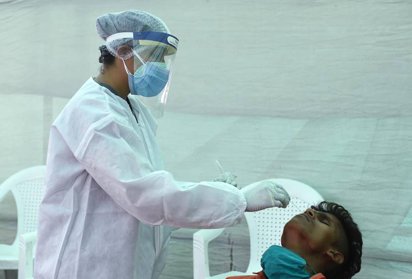 En algunas partes del mundo la pandemia del coronavirus se desacelera. FOTO AFP