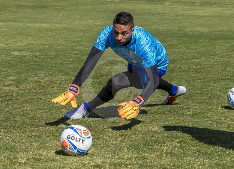 El arquero Santiago Londoño tendrá actividad este semestre luego de la salida de Jéfersson Martínez. FOTO Juan Antonio Sánchez
