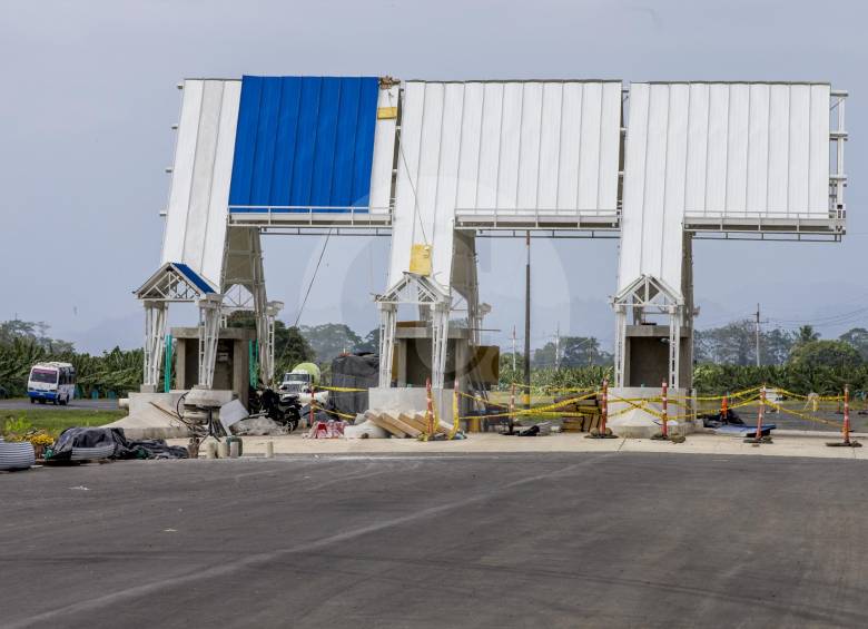 Esta es una de las casetas de cobro que funcionará entre Turbo y Chigorodó. La inversión para construir la Transversal de las Américas asciende a $467.000 millones. FOTO juan antonio sánchez