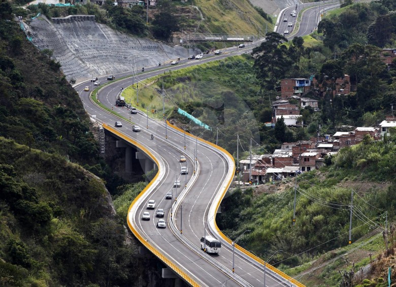 La construcción de la doble calzada de los 4,1 km permitió descongestionar un sector de Robledo y del corregimiento de San Cristóbal, al occidente de Medellín. Es parte de Mar 1 FOTO jaime pérez