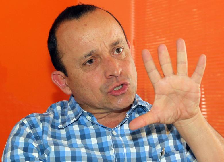 El hermano menor de Álvaro Uribe, Santiago, de 58 años, aseguró que a su padre lo asesinaron guerrilleros del frente 34 o 36 de las Farc y recordó que él resultó herido durante el ataque. FOTO Jaime Pérez 