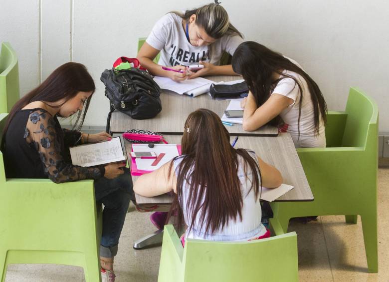 La calidad y la pertinencia educativa son dos retos que deben enfrentarse según los expertos. Un billón de pesos es el presupuesto para educación en la ciudad en 2016. FOTO donaldo zuluaga