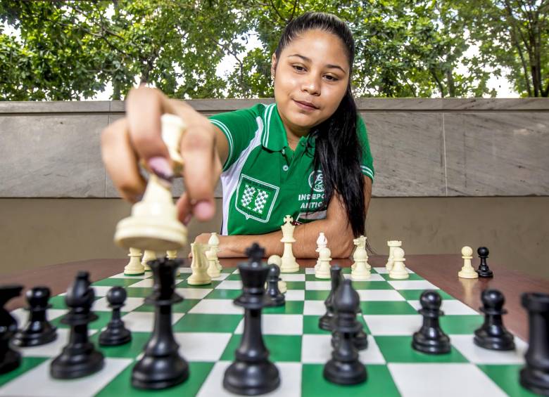 Elizabeth, carta paisa para ganar el Sub-20 de ajedrez