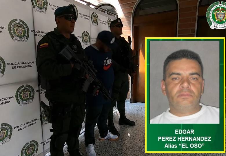 En el recuadro se observa la foto de “el Oso” que las autoridades incluyeron en el cartel de los más buscados de Bello. FOTO: cortesía de la Policía. 