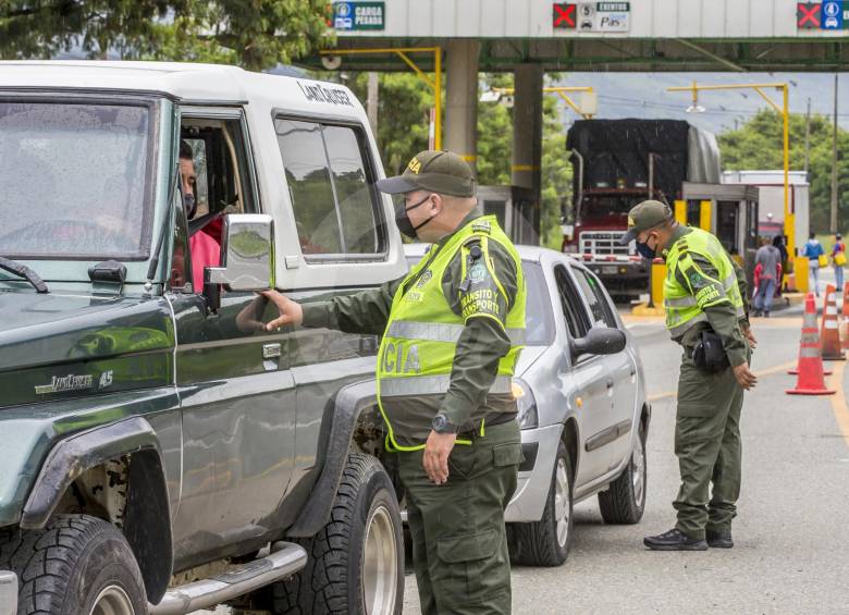 Entre el 25 de marzo y el 11 de junio, la Policía de Tránsito impuso 40.861 multas a personas que infringieron las restricciones por la emergencia sanitaria que hay en el país. FOTO Juan Antonio Sánchez