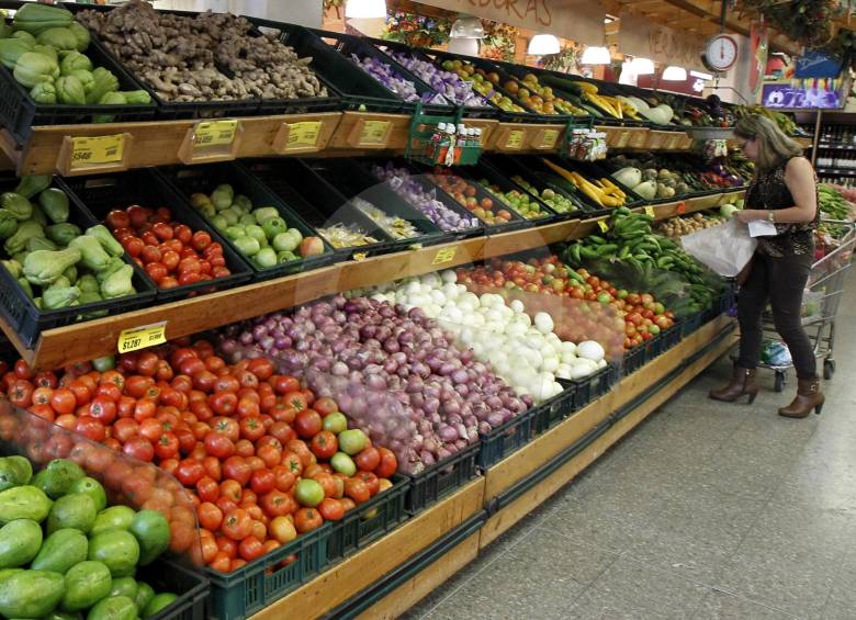 El precio de los alimentos impulsó esta baja. FOTO Jaime Pérez