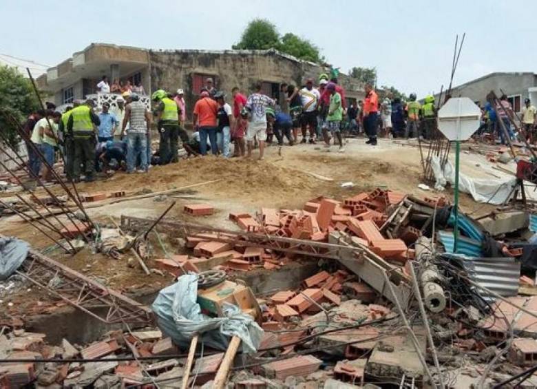 Así fue el desplome del edificio Blas de Lezo en Cartagena en abril de 2017. FOTO COLPRENSA
