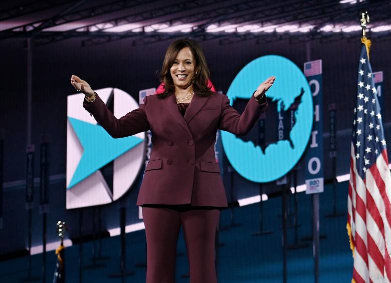 Harris, una abogada nacida hace 55 años en California, hija de un jamaiquino y una india tamil, instó a votar el 3 de noviembre por Biden, capaz, dijo, de unir a “negros, blancos, latinos, asiáticos, indígenas” y no convertir “nuestras tragedias en armas políticas”. Foto: AFP