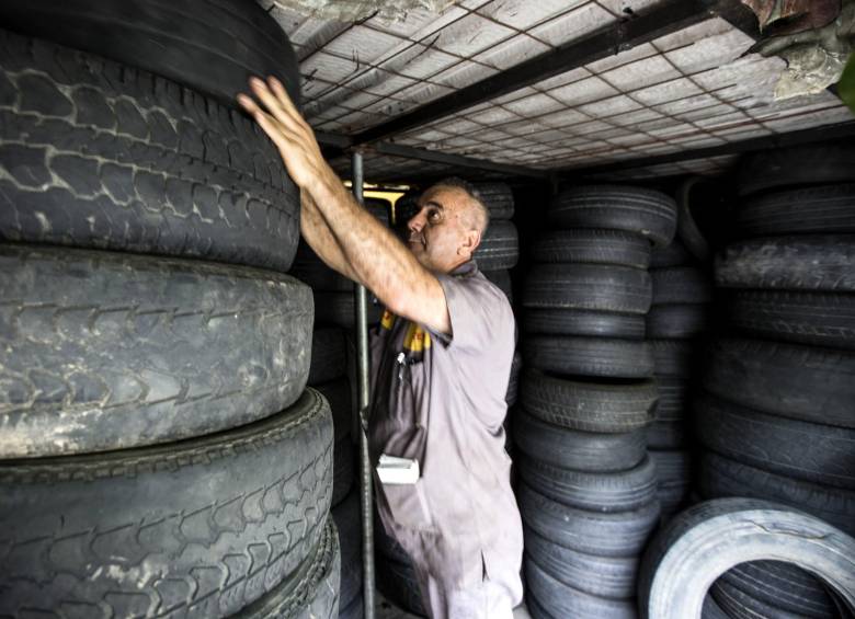 En Antioquia se generan 18.000 toneladas de llantas usadas al año. El desafío es que ninguna de estas termine como foco de contaminación ambiental. FOTO julio césar herrera