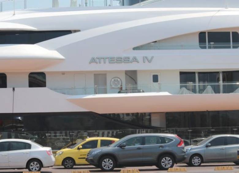 El navío de 101 metros de eslora, llegó a Cartagena el pasado lunes y desde entonces permanecía en el muelle de Edurbe. FOTO COLPRENSA