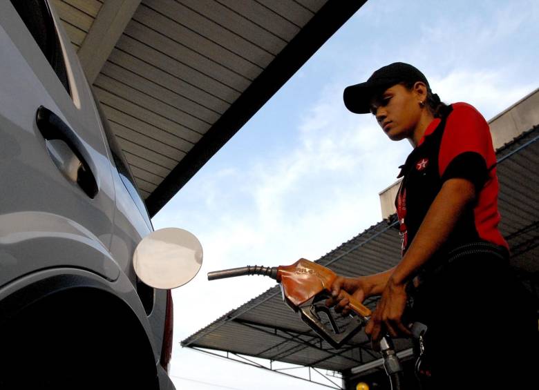 En la reducción influyó la caída en los precios del petróleo, el aumento de la tasa de cambio y el precio de los biocombustibles. FOTO COLPRENSA