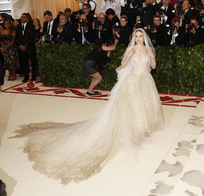 La actriz Kate Bosworth vestida de Óscar de la Renta. FOTO Efe