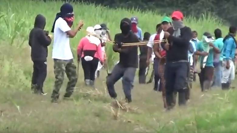 Los Indígenas atacaron a la Fuerza pública con varios elementos. FOTO TOMADA DE VIDEO CTI