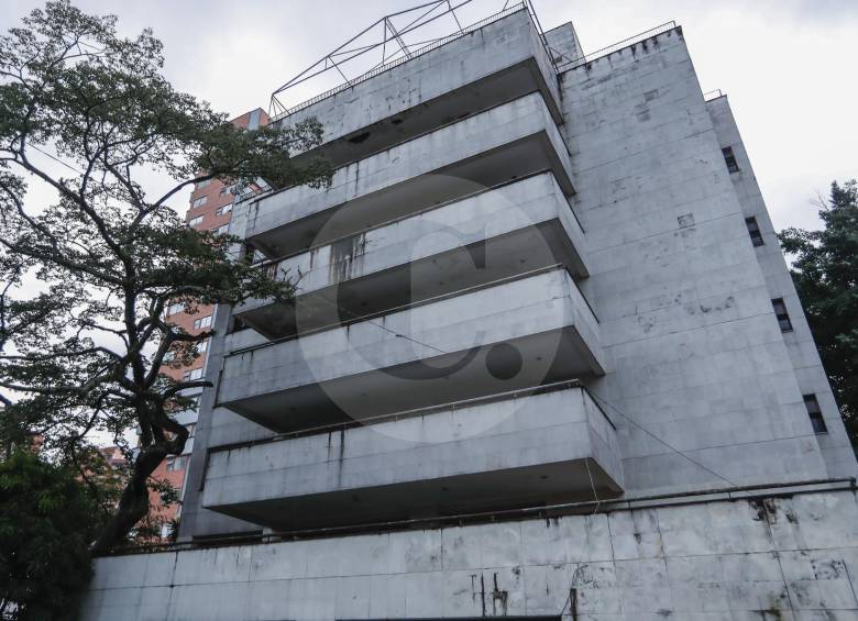 El edificio Mónaco está en un notable deterioro y su estructura amenaza ruina. Será demolido. Foto: Robinson Sáenz Vargas
