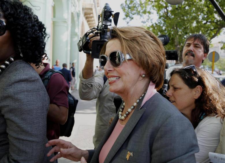 Este martes llegó a La Habana la líder demócrata Nancy Pelosi, al frente de una delegación de nueve congresistas de la Cámara de Representantes de E.U., que se reunirá en la isla con funcionarios del Gobierno y otras autoridades. FOTO AP