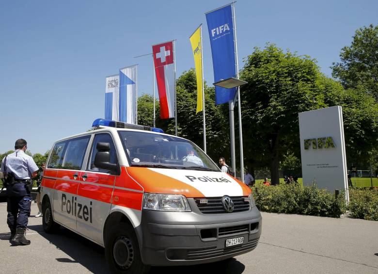 La Fifa sigue de escándalo en escándalo. Empiezan las presiones para que Blatter se vaya ya de la entidad. FOTO reuters