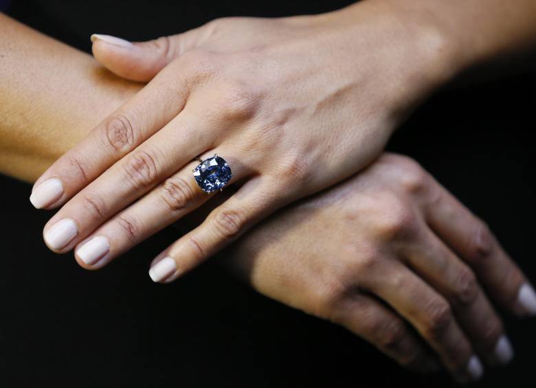 El diamante proviene de un diamante azul bruto de 29,62 quilates descubierto en 2014 en una mina de Sudáfrica. FOTO AP