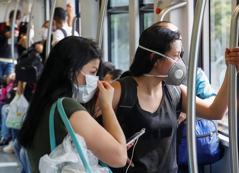 La OMS subraya que es fundamental que se dé prioridad a las mascarillas y los respiradores médicos para los trabajadores de la salud. FOTO Manuel Saldarriaga