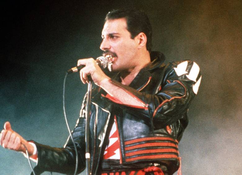 Cantante de Queen perdió un pie antes de morir, reveló guitarrista