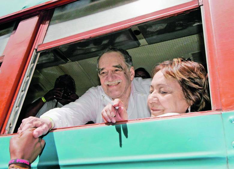 Mercedes y García Márquez en un viaje de visita a Aracataca. Foto: archivo
