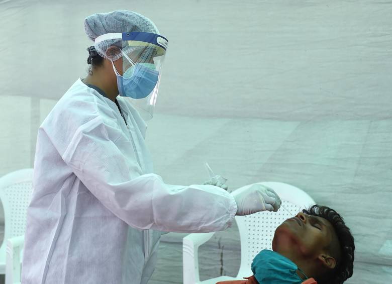 En algunas partes del mundo la pandemia del coronavirus se desacelera. FOTO AFP