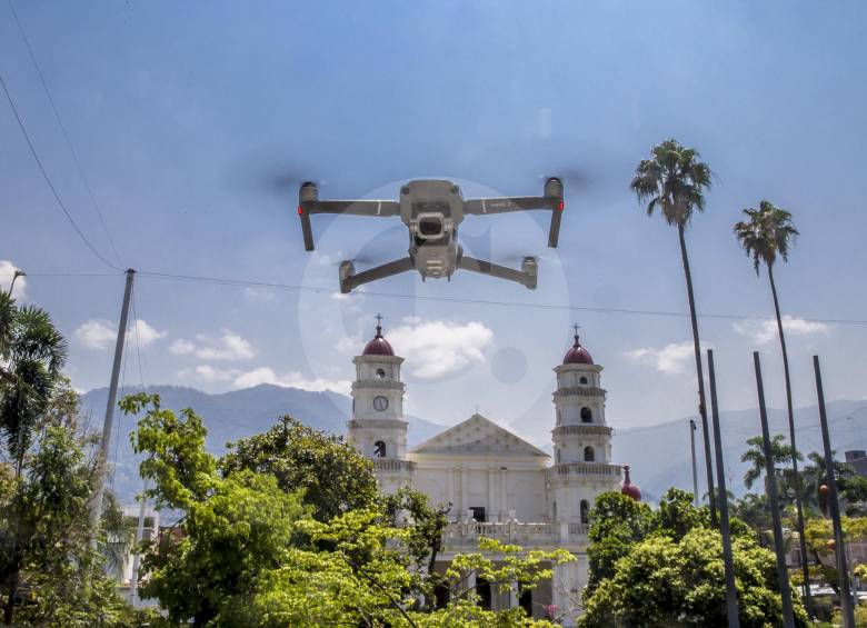Aunque Sabaneta e Itagüí contemplan en sus planes de gobierno la implementación de drones, no han fijado fechas de inicio ni presupuestos. Envigado será el primer municipio en aplicar esta tecnología en puntos neurálgicos. FOTO Juan Antonio Sánchez