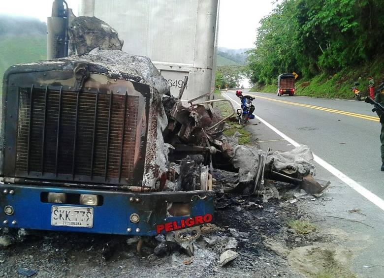 El tráfico en la vía se vio interrumpido durante la madrugada, confirmó el departamento de Policía Antioquia. FOTO Cortesía Mi Oriente
