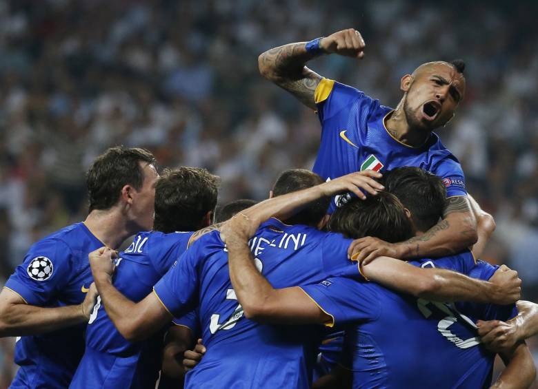El chileno Arturo Vidal y el argentino Carlos Tévez serán la cuota suramericana del club italiano. FOTO REUTERS
