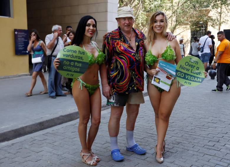 Las “damas lechuga” llegan a Cuba con un mensaje vegano