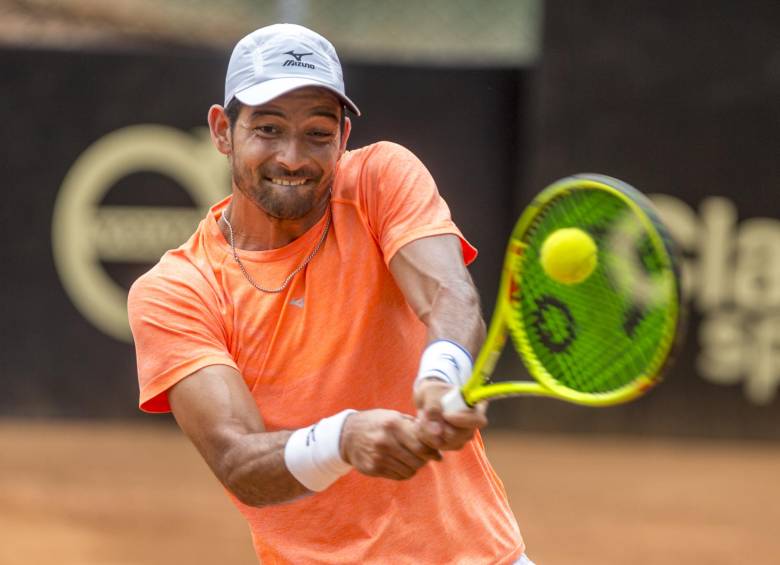 El salvadoreño Marcelo Arévalos abrió con triunfo en el Open de tenis que se inició ayer en Medellín. FOTO Juan Antonio Sánchez