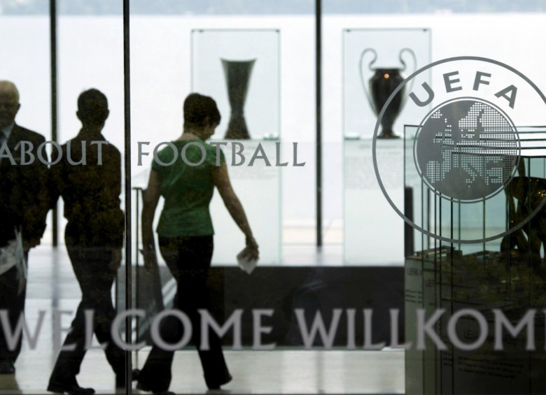 La policía federal de Suiza registró este miércoles los locales de la UEFA con una orden judicial para obtener los contratos entre la entidad que rige el fútbol europeo. FOTO REUTERS