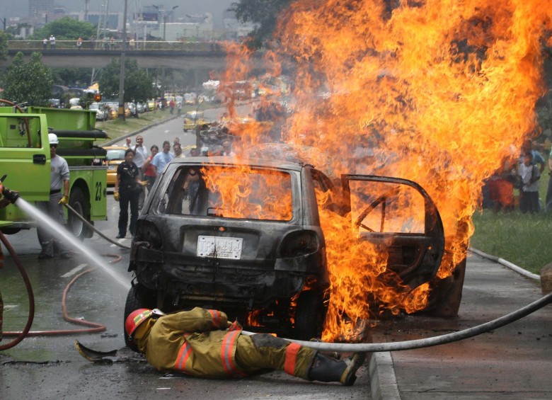 Las investigaciones sobre las causas de los incendios vehiculares competen a las aseguradoras. FOTO ARCHIVO