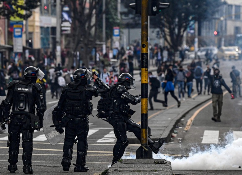 La Organización de Estados Americanos (OEA) condenó este viernes los actos de violencia ocurridos esta semana en Colombia, que en la víspera vivió una jornada de protestas, y saludó a quienes se manifestaron en “paz y armonía”.Foto: AFP