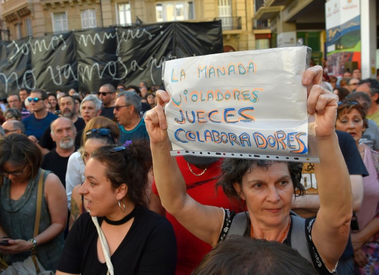 El caso de La Manada ha indignado a España y al mundo por la leve sentencia de la justicia española a pesar del aberrante hecho. FOTO AFP