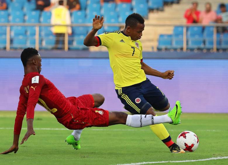 Leandro Campaz, jugador colombiano intenta sorprender al conjunto de Ghana. FOTO EFE