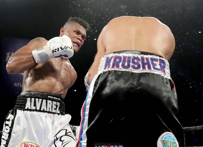 Eléider Álvarez en el duelo ante Kovalev, el domingo en la madrugada. Su récord: 25 peleas, 24 ganadas, una caída. FOTO AFP