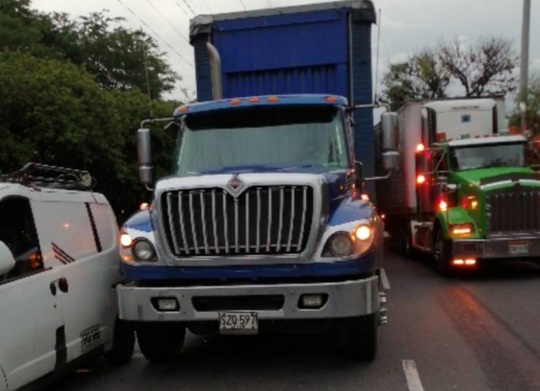 En el accidente se vieron involucrados vehículos de carga y particulares. FOTO CORTESÍA GUARDIANES ANTIOQUIA